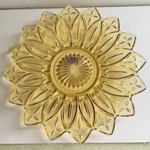 Vintage Federal Glass Petal Yellow Sunflower Pressed Glass 11.5" Serving Plate - Picture 1 of 6
